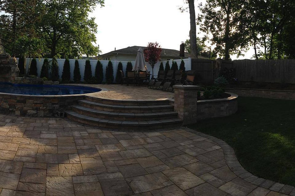 2nd image of 24 Larkin St