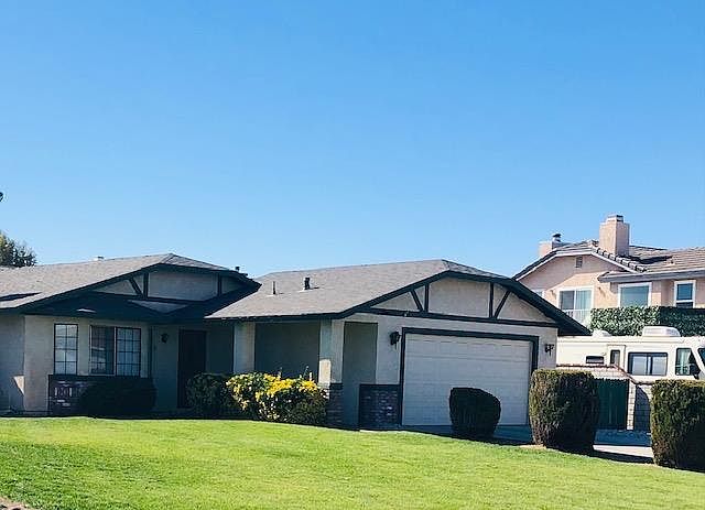 1st image of 18665 Pepper Tree Ln