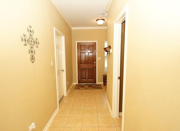 5th image of 1410 Encino Dr