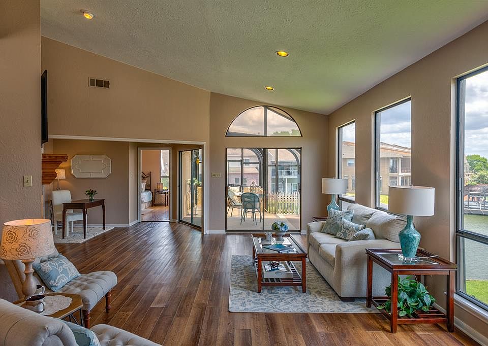 1st image of 128 Harbour Town Cir