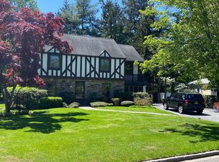 14 Strathmore Rd, Great Neck, NY 11023