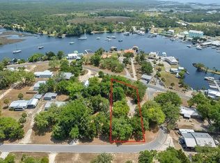 501 Riverside Dr SE, Steinhatchee, FL 32359