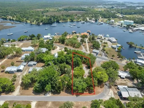 501 S Riverside Dr, Steinhatchee, FL 32359