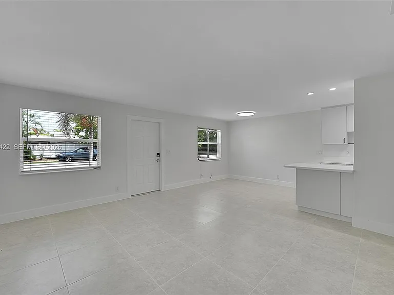 808 SW 12th Ct #808 — Photo 3