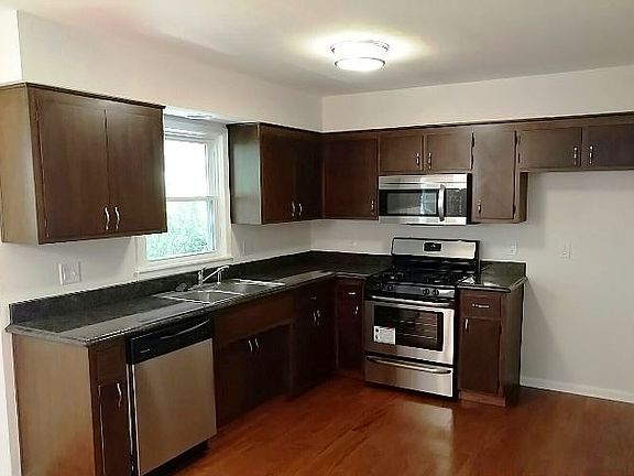 4th image of 2302 Crane Dr