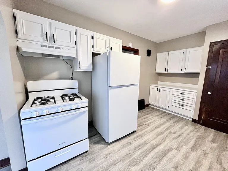 715 Flieth St — Photo 3