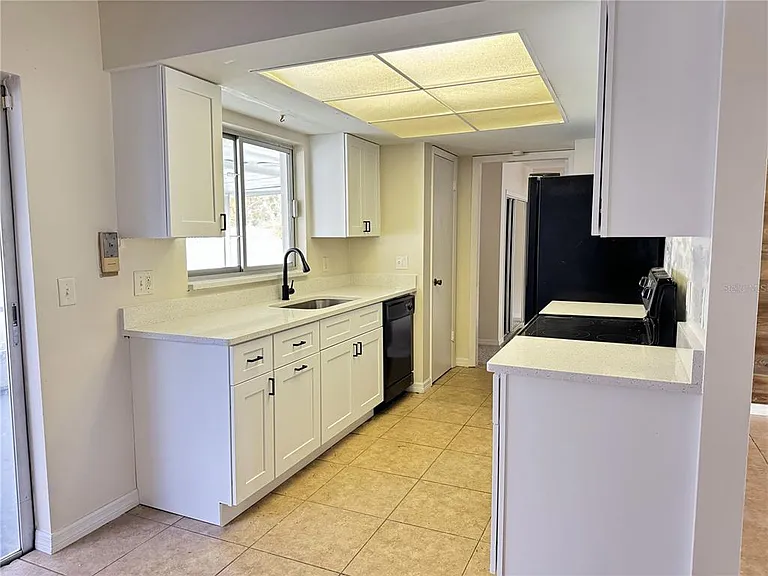 142 Bayberry Ct — Photo 4