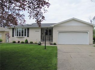 17 Wildwood Dr, Lancaster, NY 14086