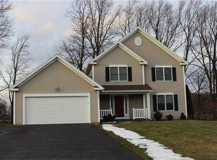 5896 King Hill Dr, Farmington, NY 14425