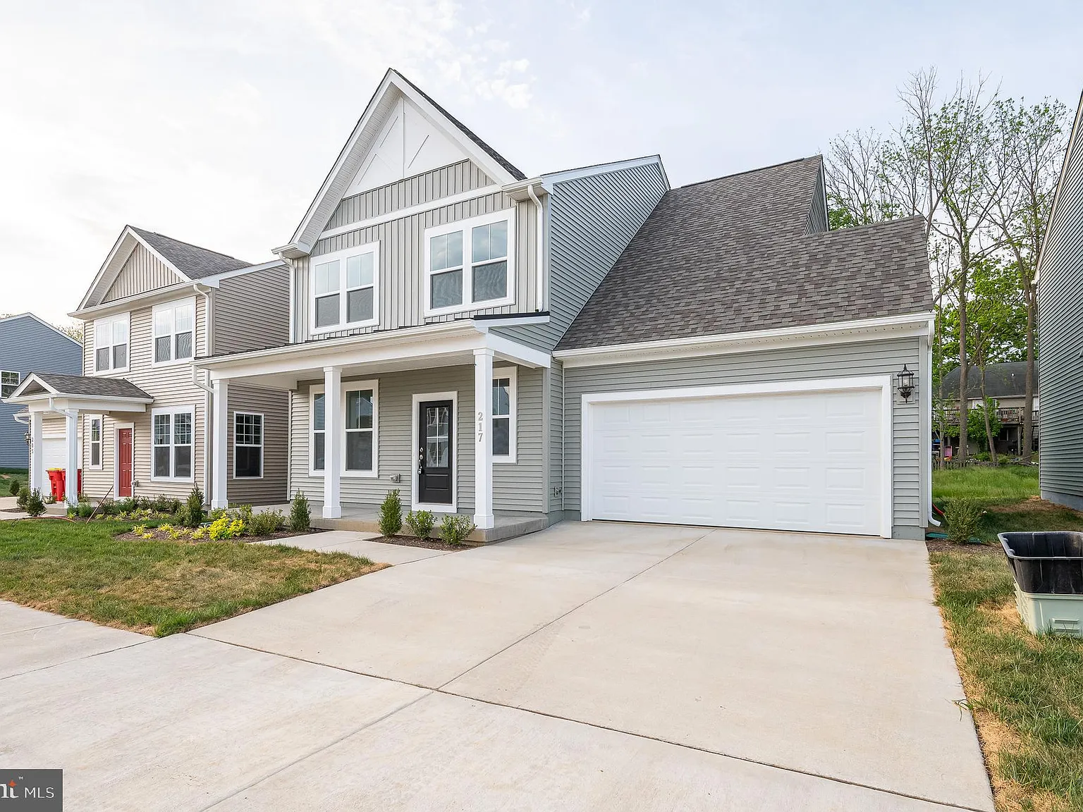 4 bed, 2.5 bath, 2152 sqft, $2,500 — Photo 3