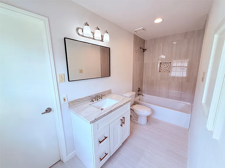 13407 Carruth Ln — Photo 16
