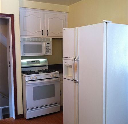 17713 Norborne kitchen 2
