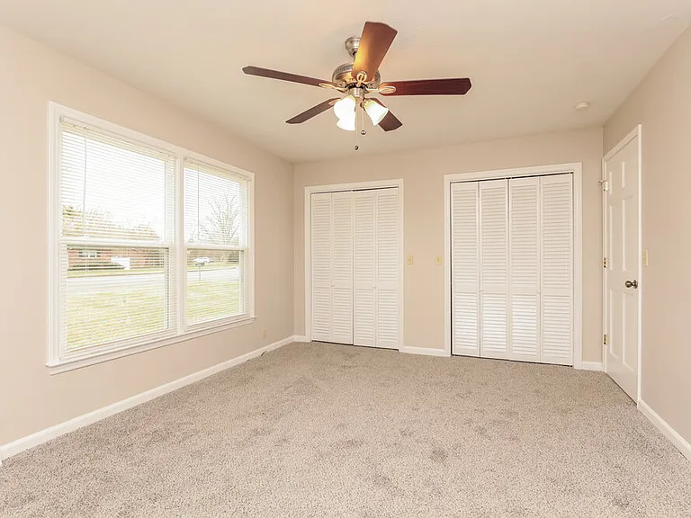 2406 Hillmont Dr — Photo 11