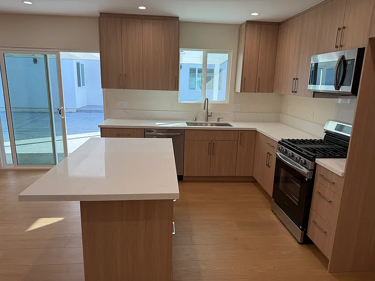 11575 Garrick Ave — Photo 23