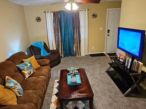 5th image of 104 Foxberry Cir #B