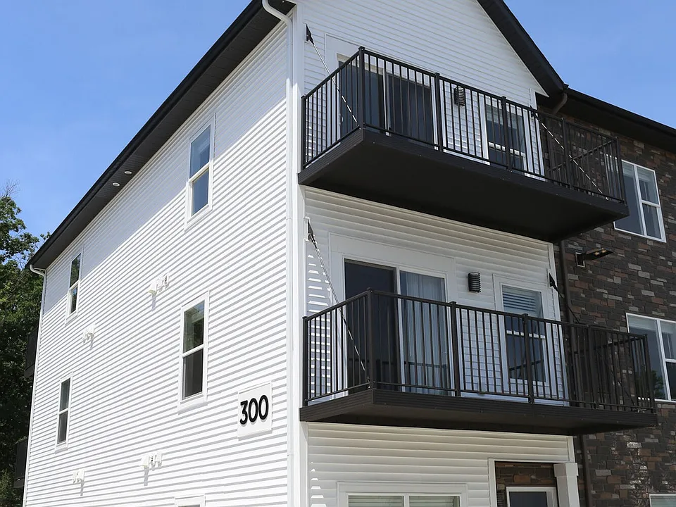 Lakewood Place Apartment Village