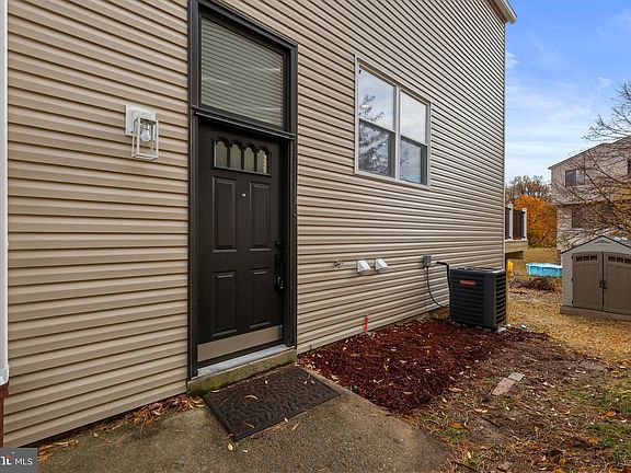 2nd image of 1532 Marcy Pl #B