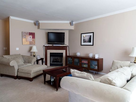 3rd image of 3121 Primrose Ln