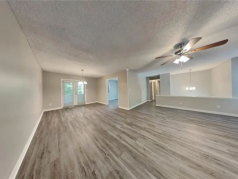 4523 Hickory Grove Dr NW — Photo 2