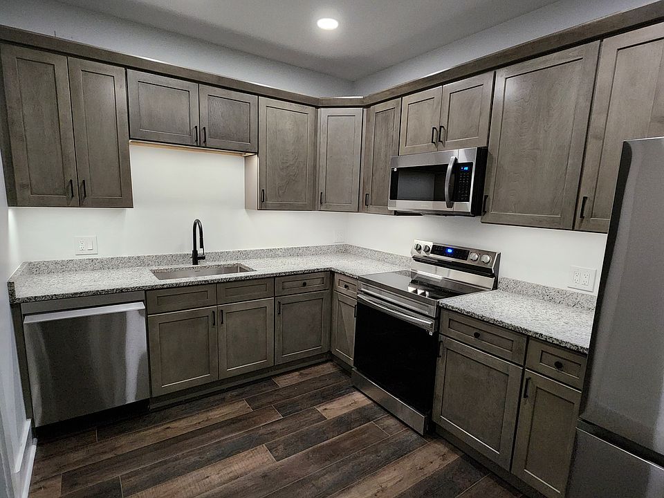 1st image of 995 Monroe Ave APT 4