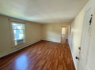 404 Michigan Ave APT 4, Valparaiso, IN 46383