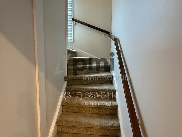 233 N East St — Photo 42