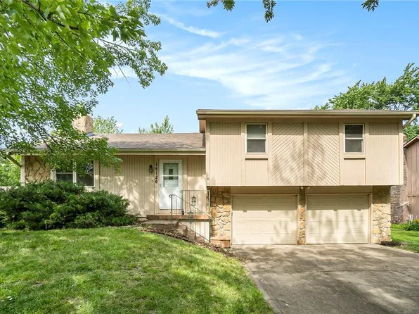 15126 S Navaho Dr, Olathe, KS 66062