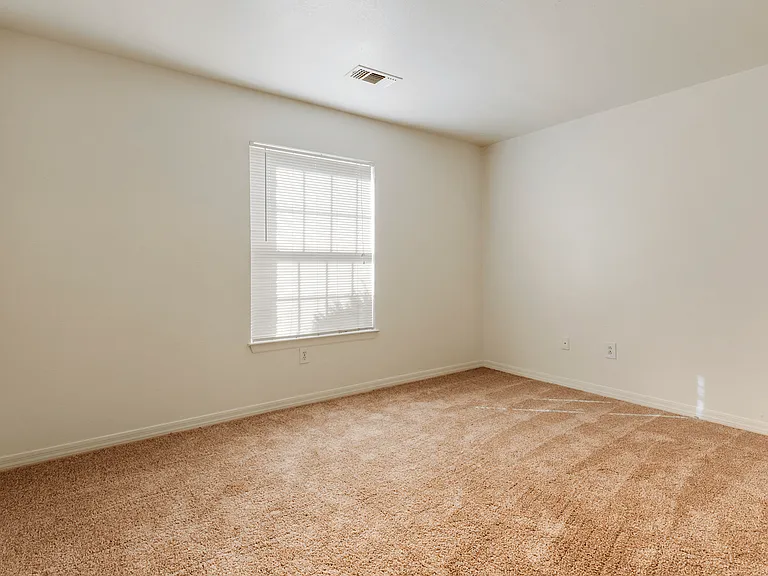 Oak Crest Apartments — Photo 29