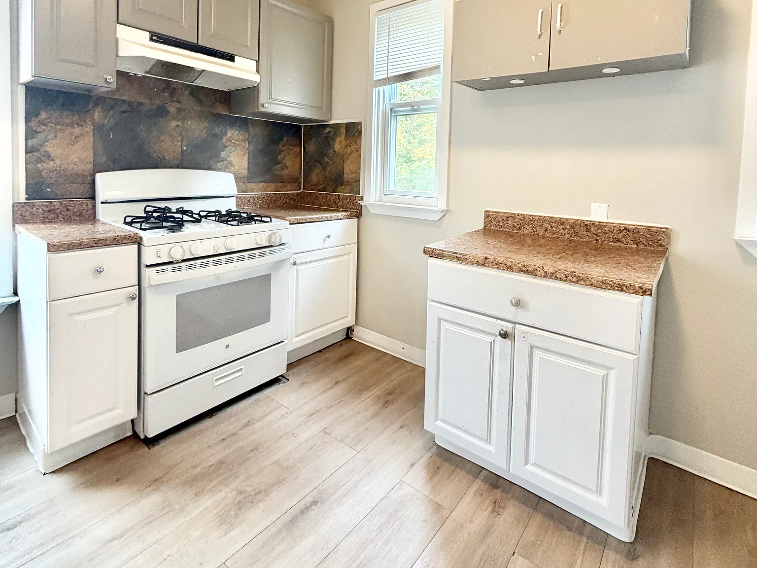 2 bed, 700 sqft, $1,400 — Photo 1