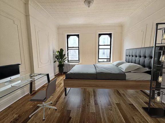 2nd image of 1525 Gates Ave APT 2R