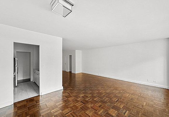 4th image of 215 E 68th St APT 5U