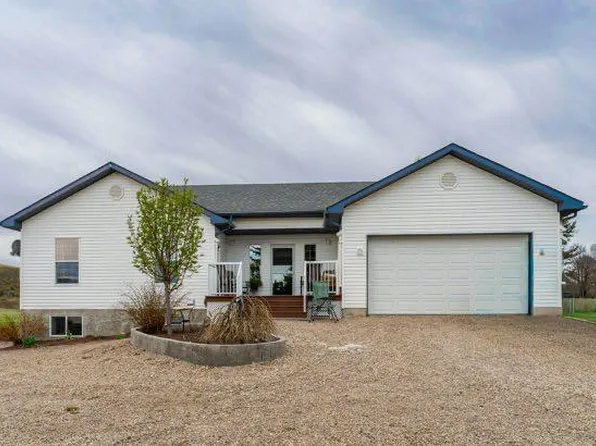 105 1st Ave E, Hanna, AB T0J 1P0
