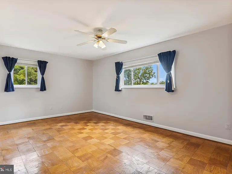 10631 Montrose Ave #M-202 — Photo 19
