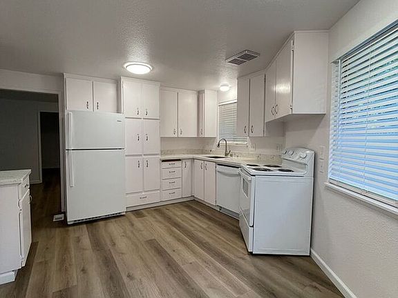 5th image of 7022 Citrine Ln SW