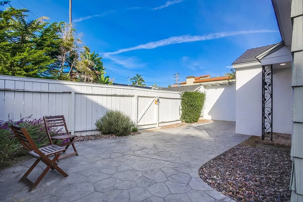 527 Westbourne St — Photo 3