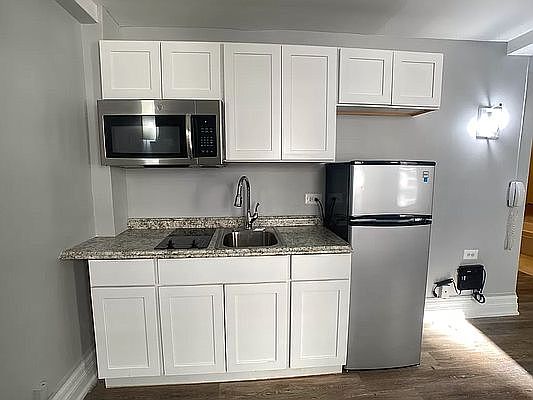 5th image of 240 W 73rd St APT 1401