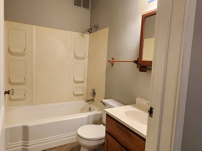 613 Avenue G #A — Photo 8