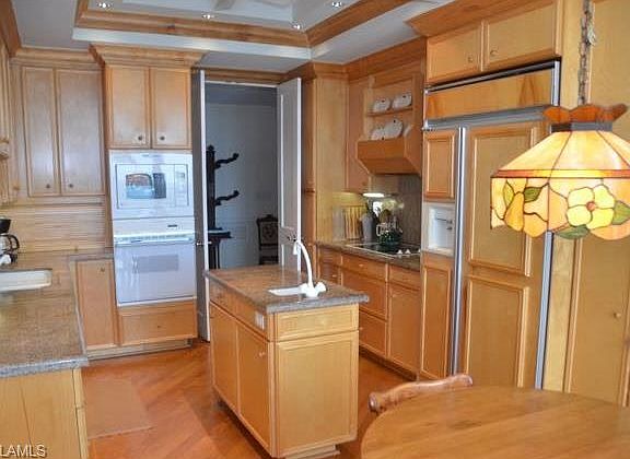 5th image of 7515 Pelican Bay Blvd Penthouse D