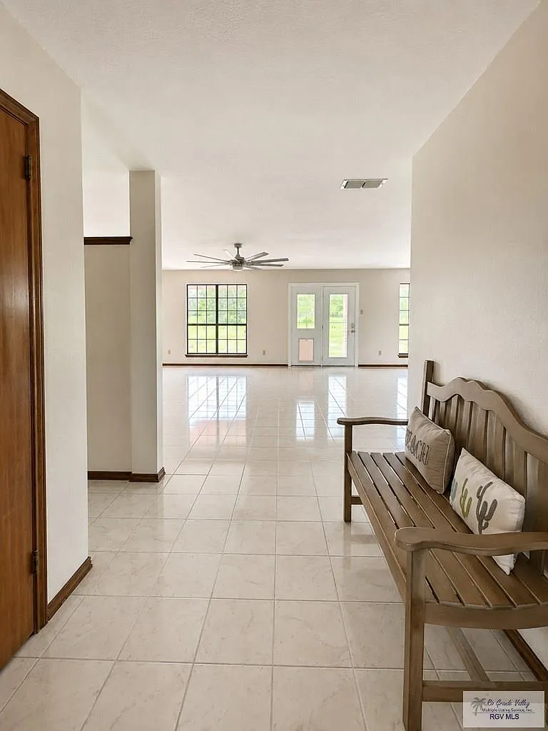 3 bed, 2.0 bath, 1822 sqft, $2,500 — Photo 3