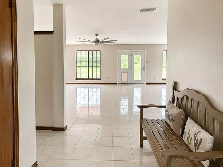 1205 Tesoro Ave — Photo 3
