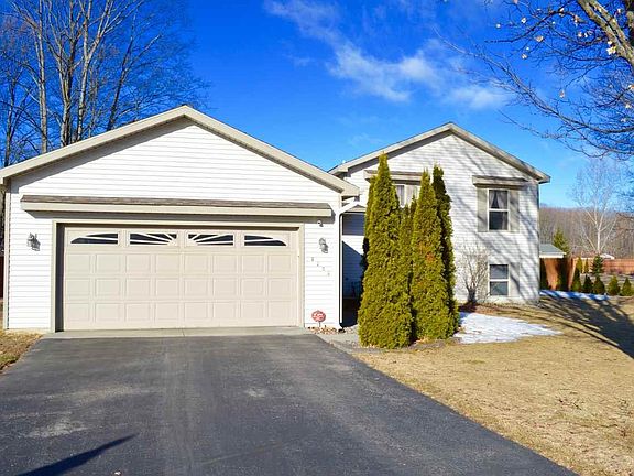 3rd image of 2262 Grouse Dr