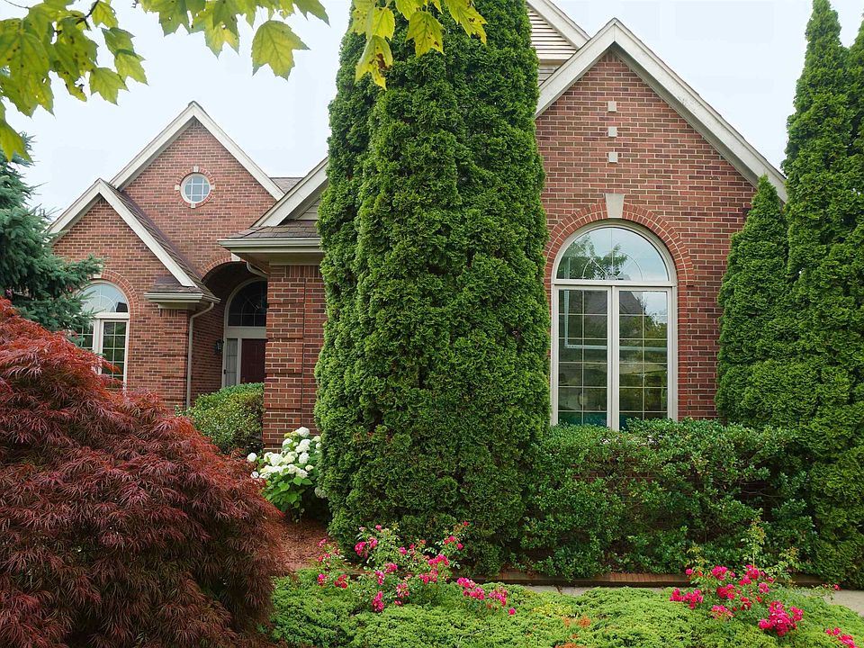 1st image of 45875 Fountain View Dr