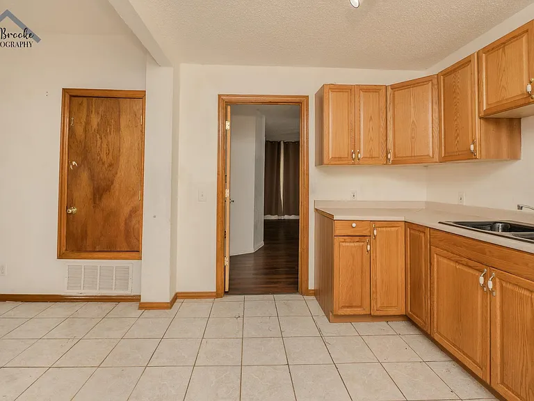 502 Marconi St — Photo 13