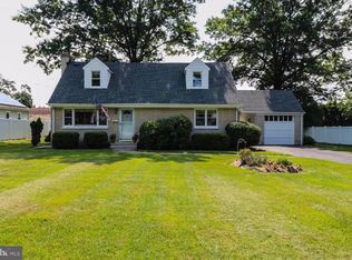 6 Manor Dr, Ewing, NJ 08628