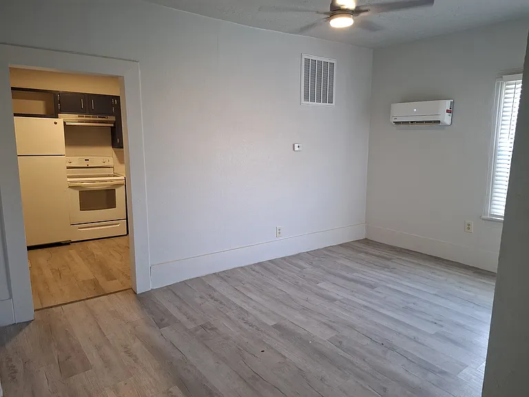 808 E Apache St #A — Photo 8