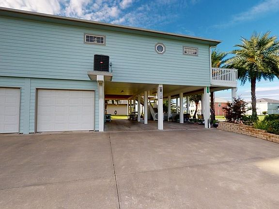 3rd image of 210 Biloxi