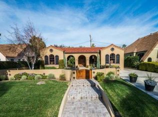 2433 N Heliotrope Dr, Santa Ana, CA 92706