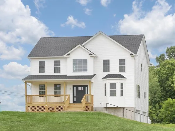 2 Emily Drive, Wallkill, NY 12589