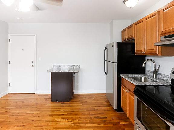 4th image of 7450 N Greenview Ave APT 85