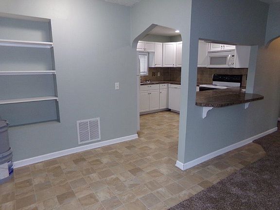5th image of 921 W 5th Street
